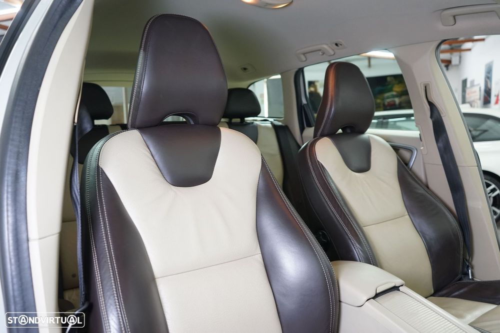 Volvo XC 60 2.0 D3 Summum Geartronic - 35