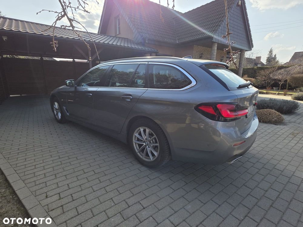 BMW Seria 5 520i Sport Line - 2