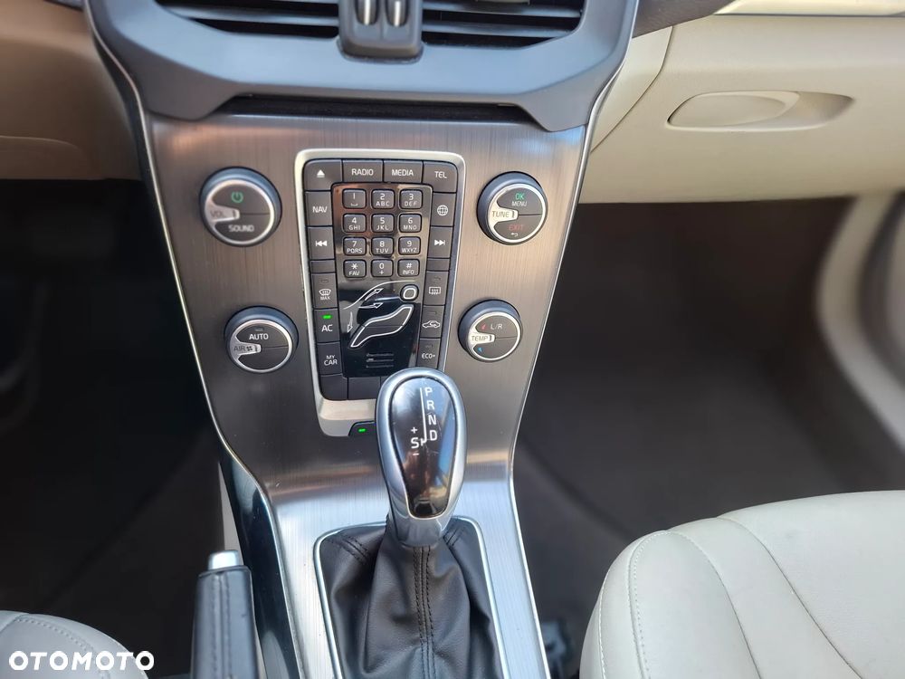 Volvo V40 D4 Geartronic You - 16