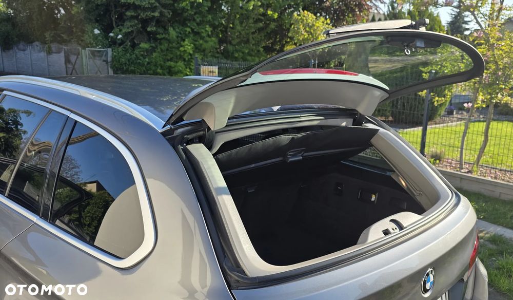 BMW Seria 5 525d Sport-Aut Luxury Line - 22