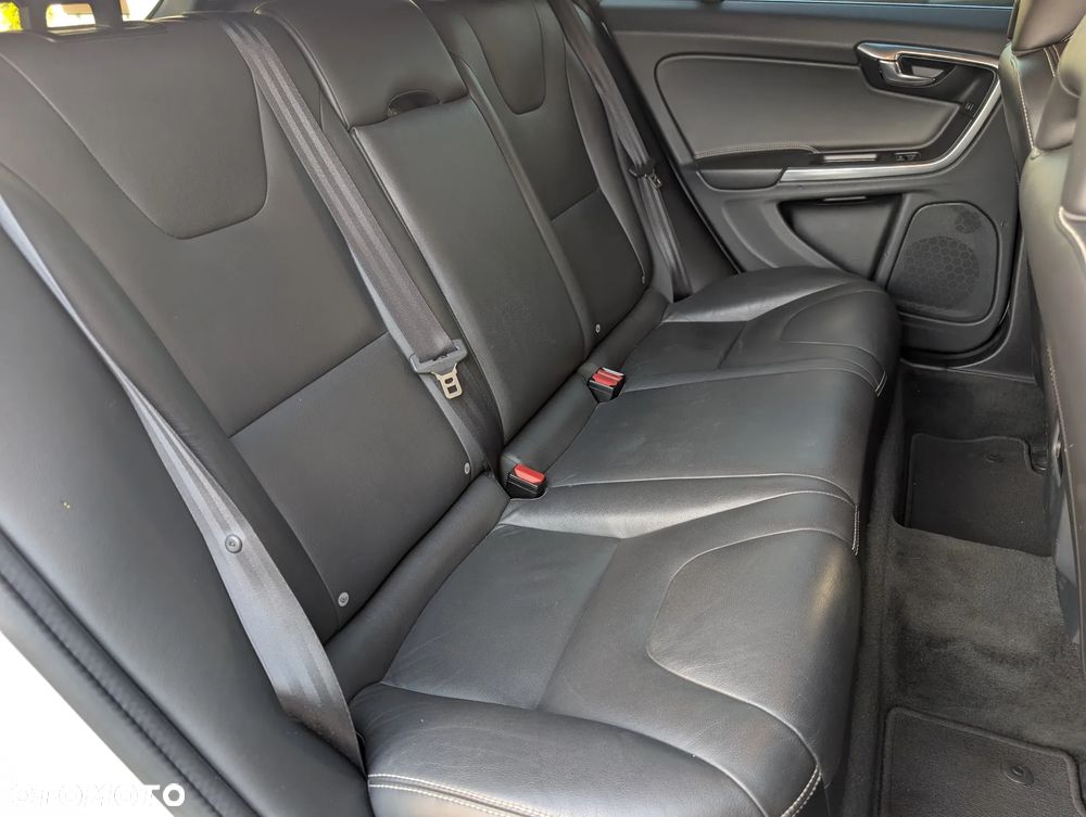 Volvo V60 D3 Geartronic Summum - 25