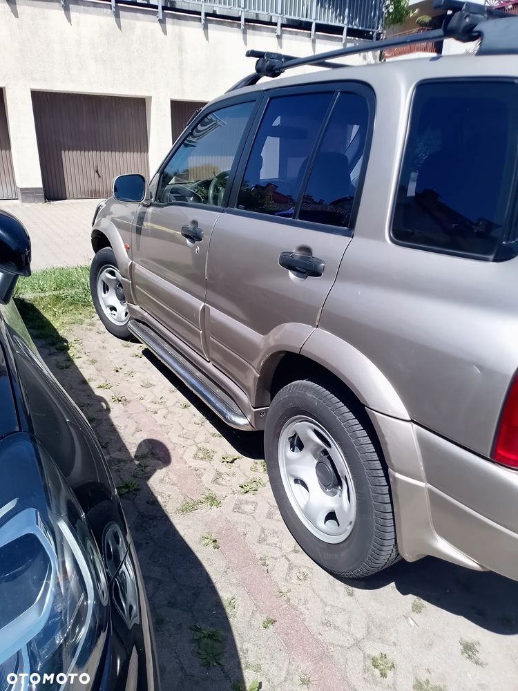 Suzuki Grand Vitara 2.0 - 9