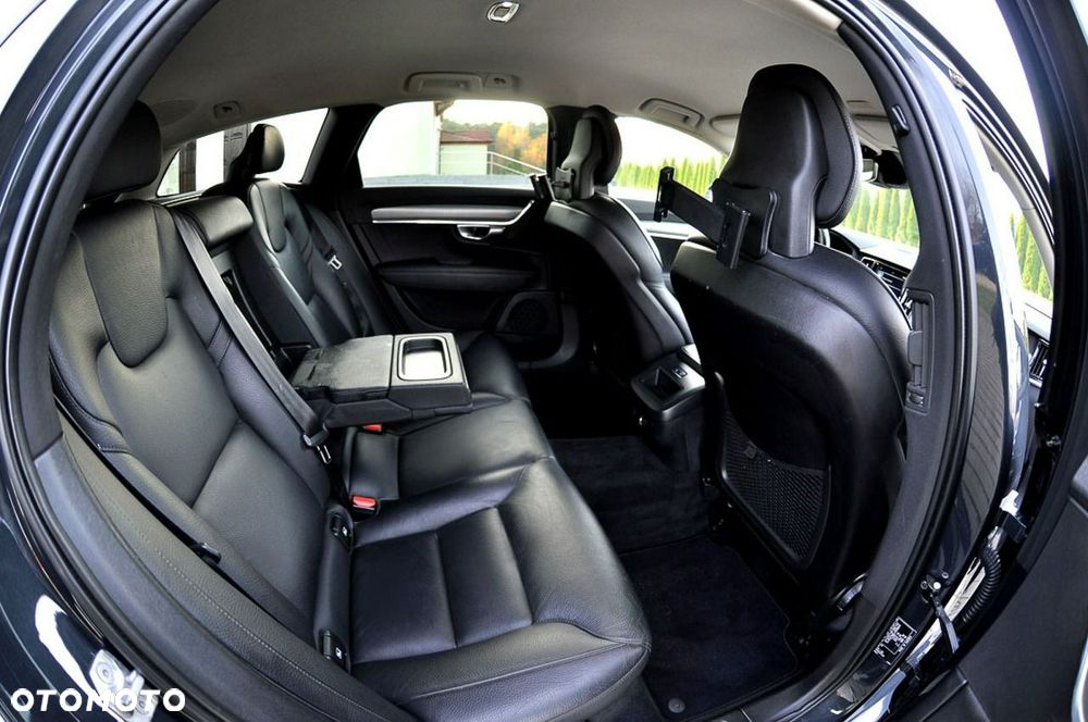 Volvo V90 D3 Momentum Pro - 24
