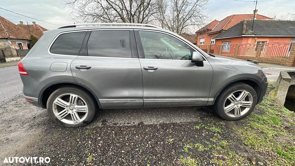 Volkswagen Touareg - 1