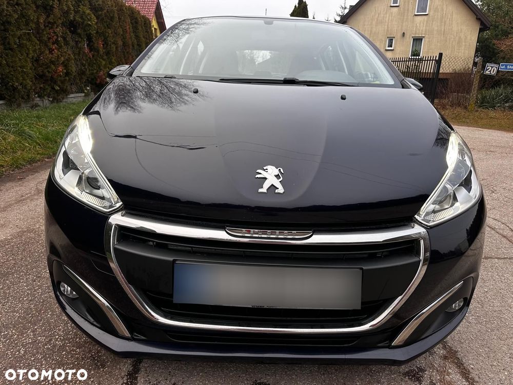 Peugeot 208 - 8
