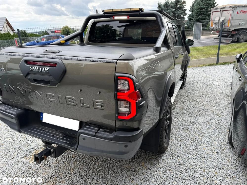 Toyota Hilux 2.8 D-4D Double Cab Invincible Sport 4x4 - 5