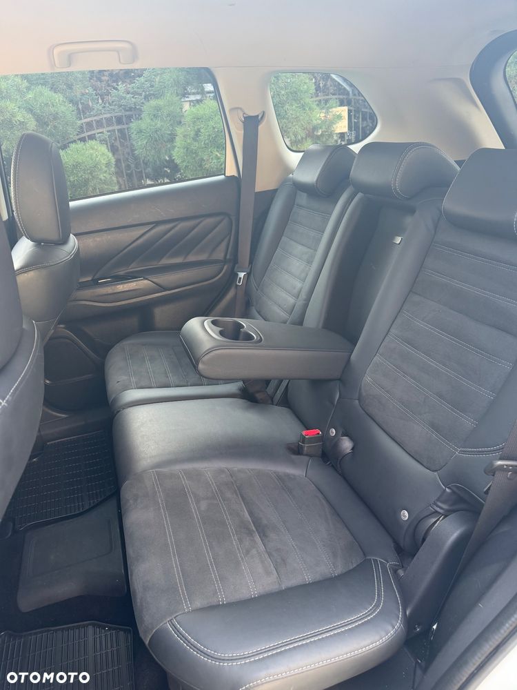 Mitsubishi Outlander - 13