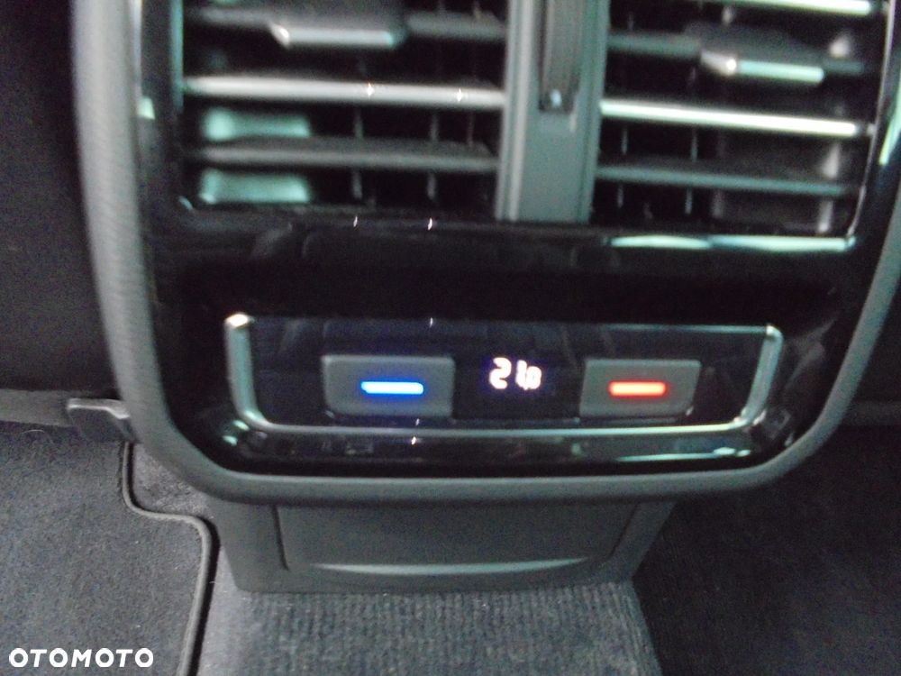Volkswagen Passat Variant 2.0 TDI (BlueMotion Technology) Highline - 12