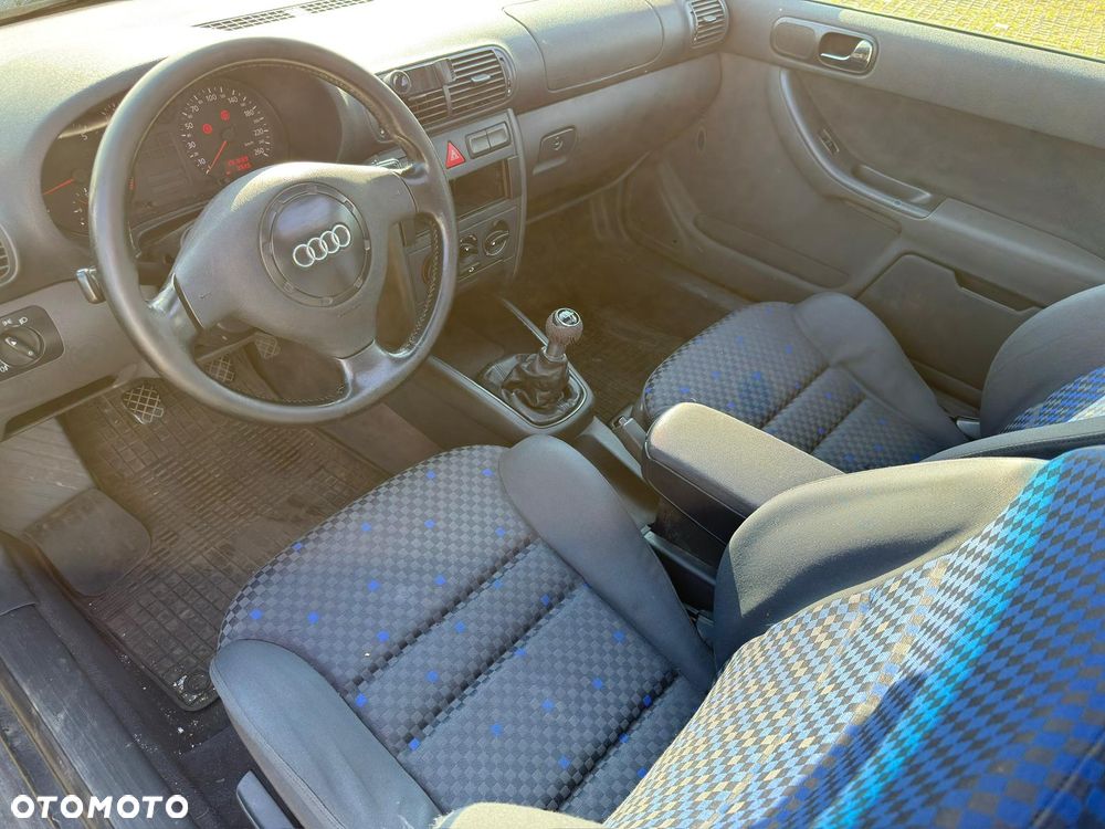 Audi A3 3-drzwiowe 1.8 Ambition - 7