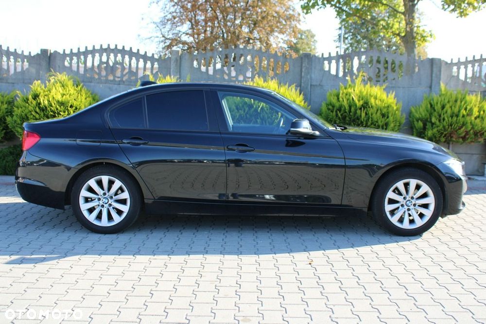 BMW Seria 3 320d Sport-Aut Blue Performance Sport Line - 29