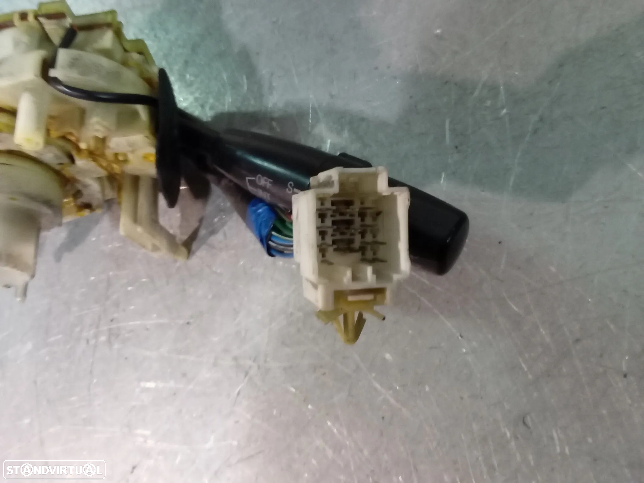 CONJUNTO MANETE PISCA / LUZES / LIMPA VIDROS KIA CARNIVAL I - 3