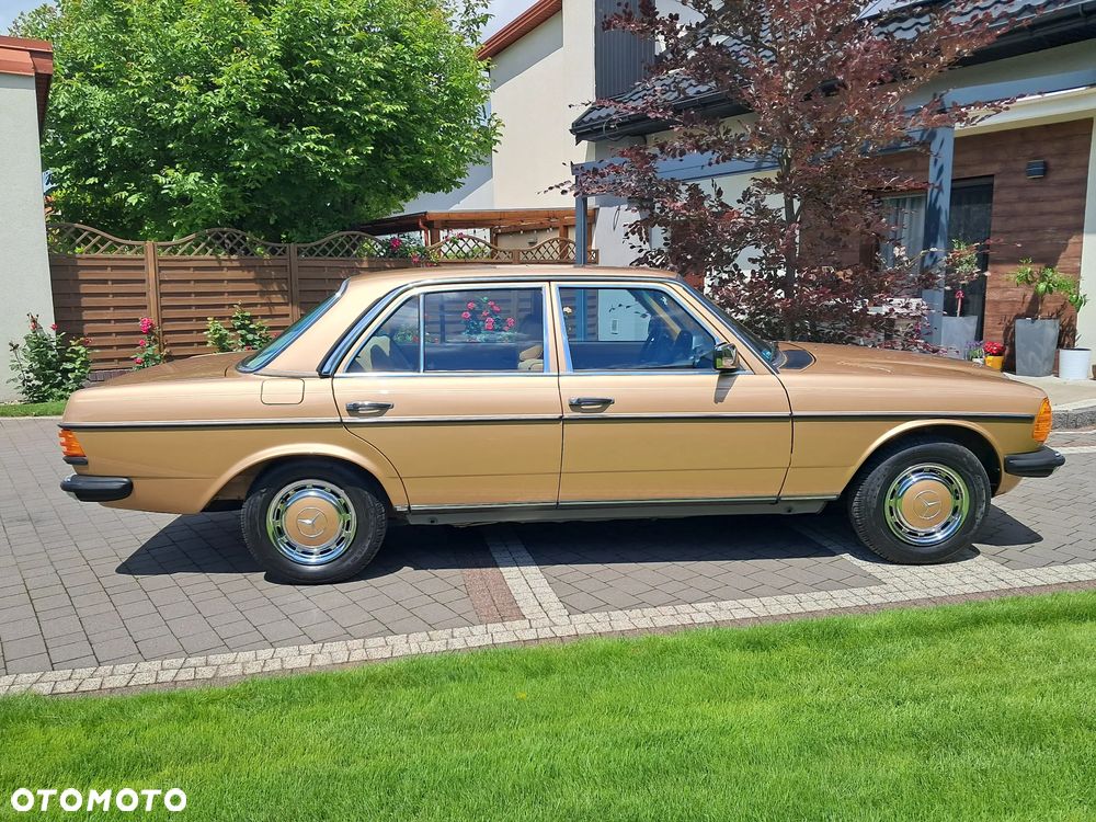 Mercedes-Benz W123 - 1