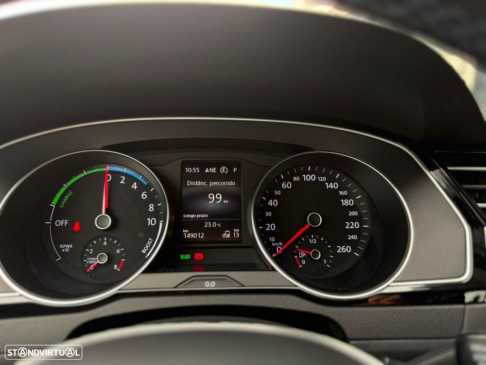 VW Passat - 32