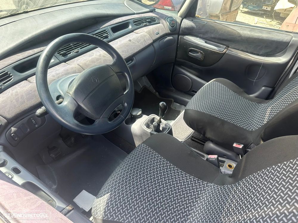 Renault Grand Espace III 2.2 TD 7 Lug de 1998 para peças - 8