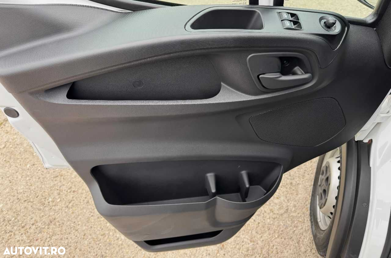 Iveco DAILY PLATFORMA 6+1 LOCURI - 13