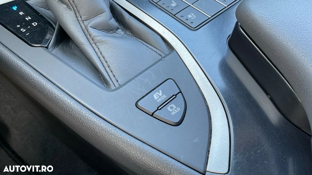 Lexus UX 250h (E-FOUR) Luxury Line - 19