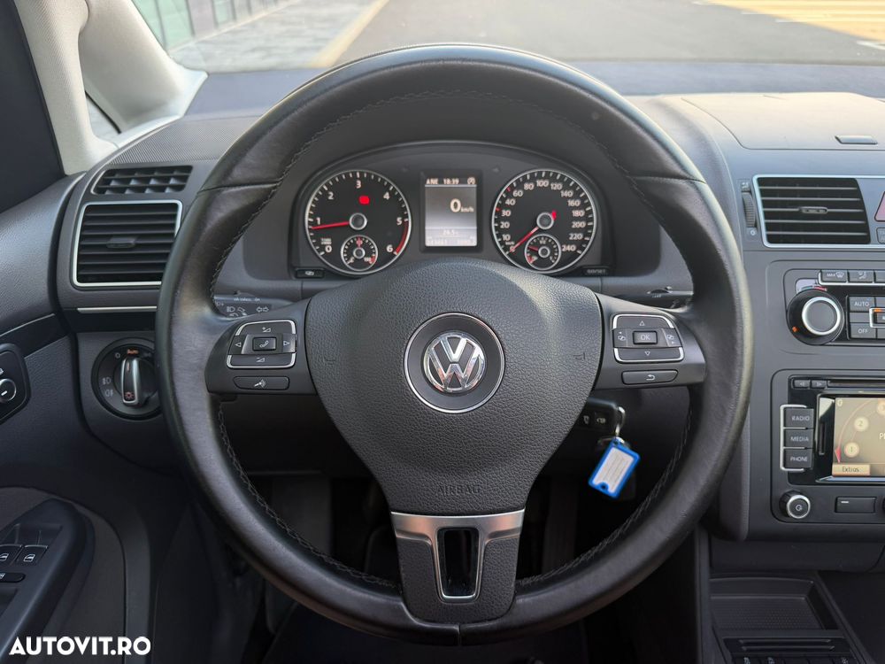 Volkswagen Touran 1.6 TDI DPF BlueMotion Technology Highline - 11