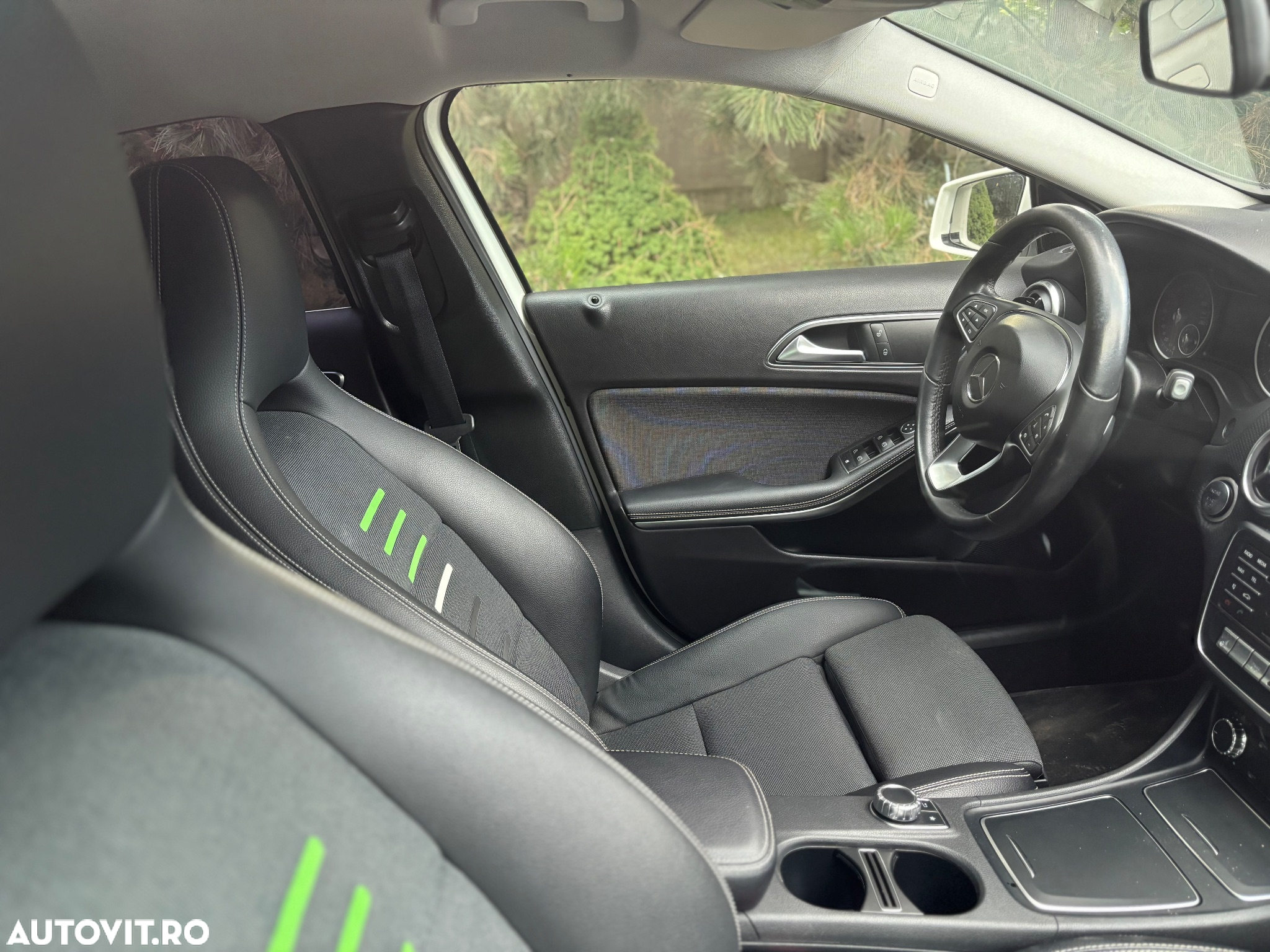 Mercedes-Benz A - 12