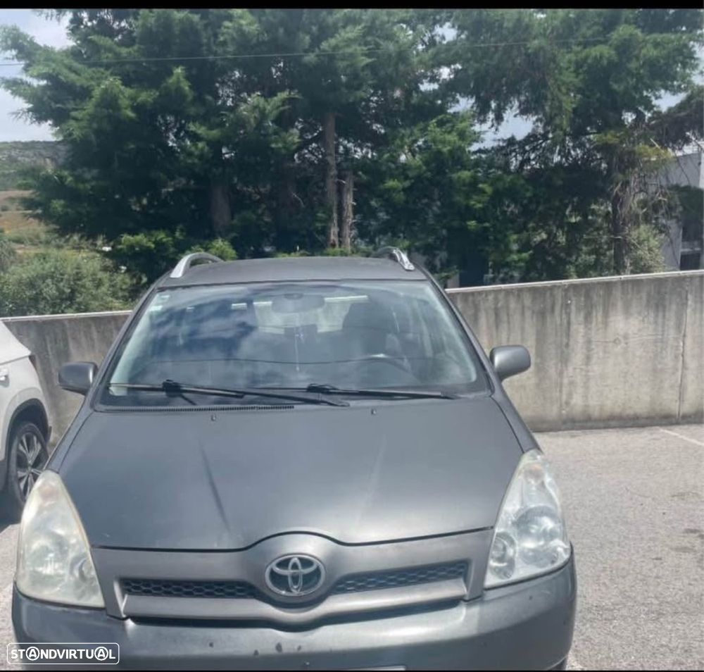 Toyota Corolla Verso 2.0 D-4D - 1