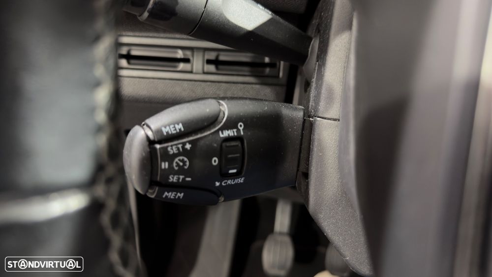 Peugeot 3008 1.2 PureTech Allure J18 - 22