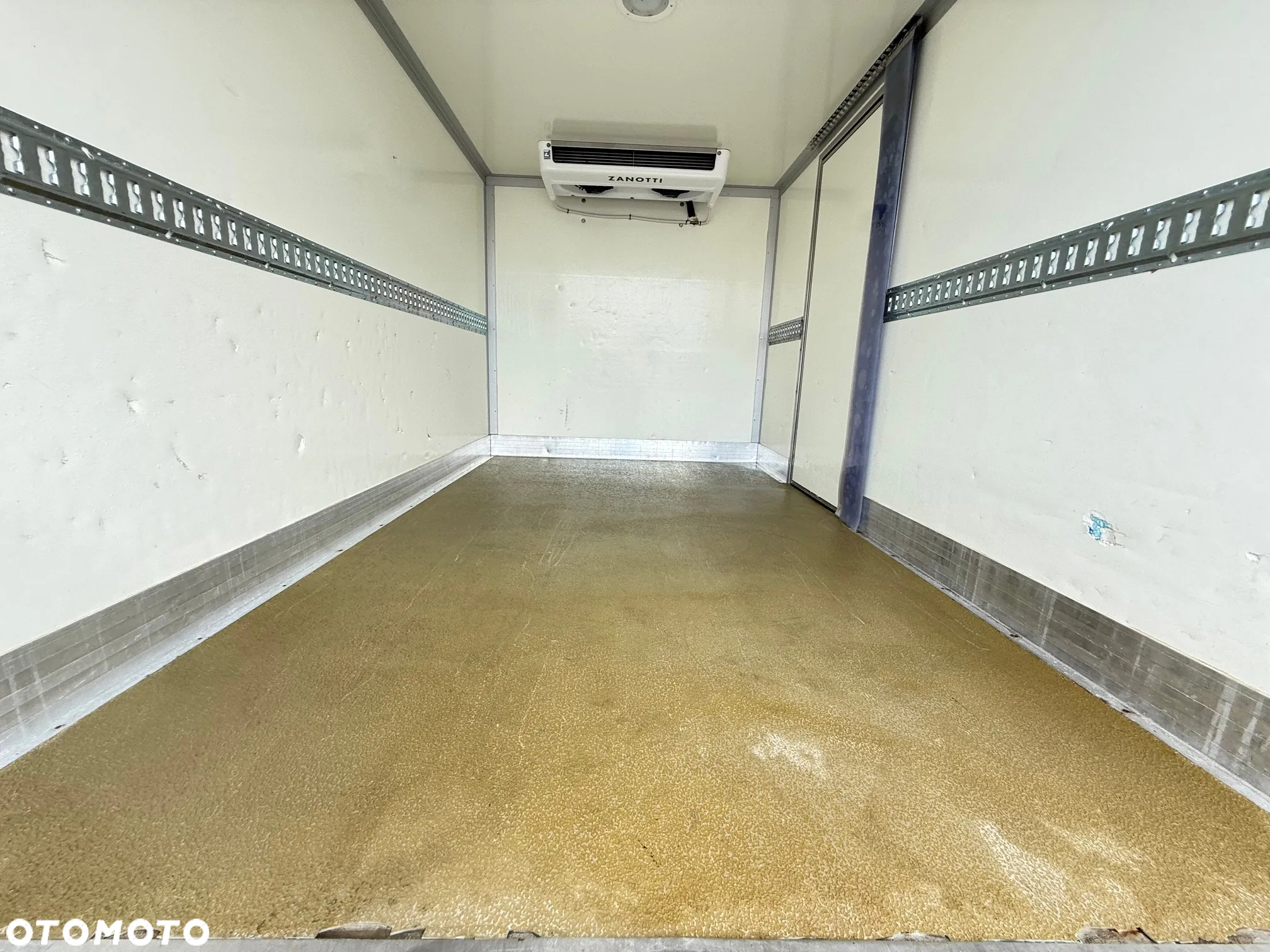 Renault Master 145 DCI Kontener chłodnia do 0C Salon PL - 9