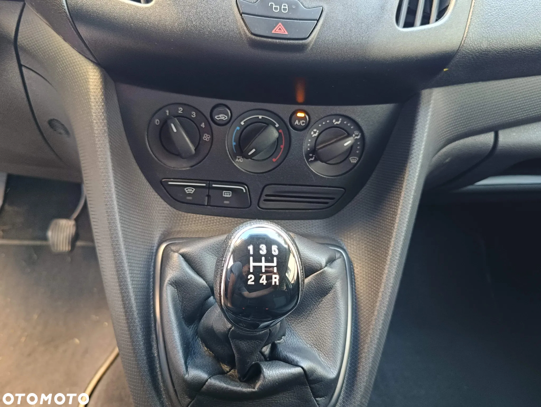 Ford Tourneo Connect 1.5 TDCi Trend - 29