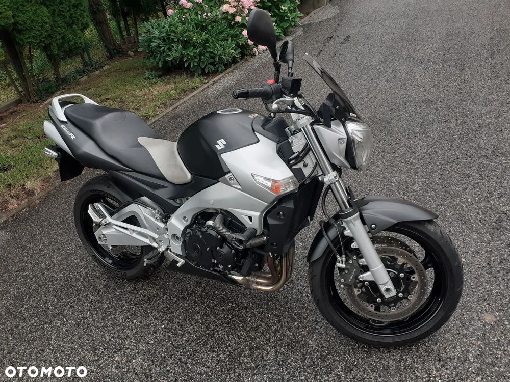 Suzuki GSR - 1
