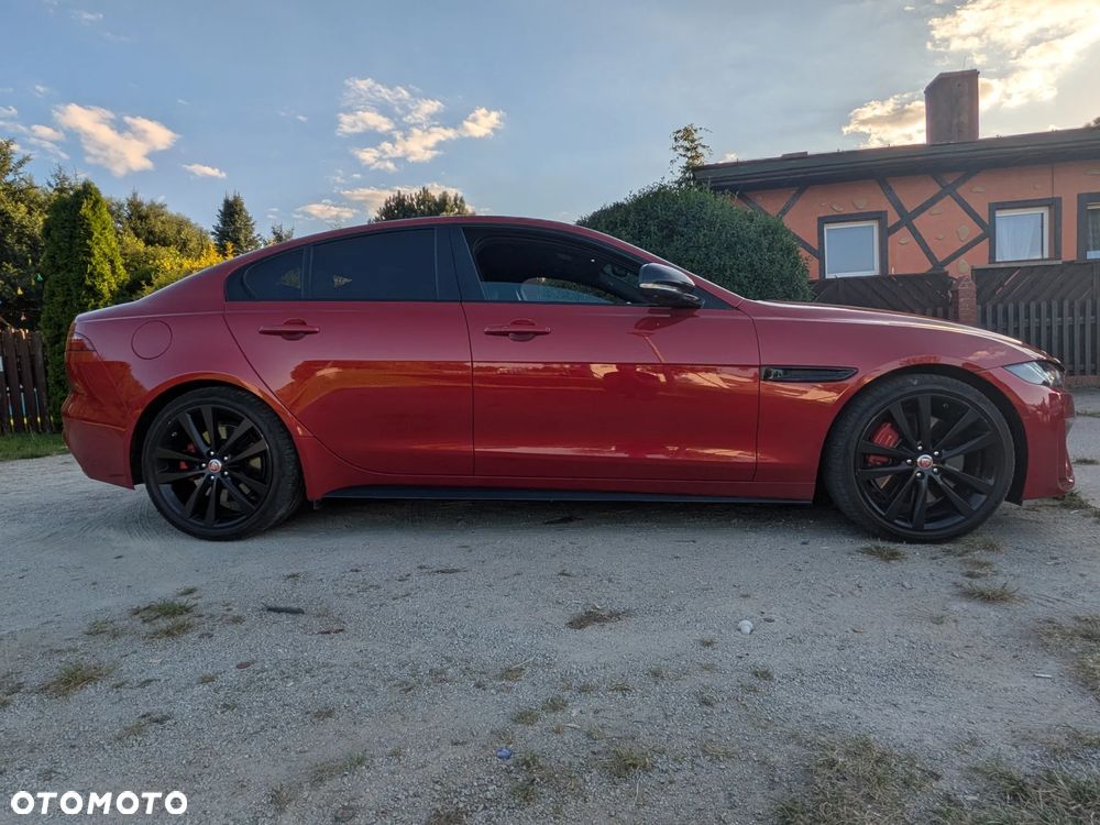 Jaguar XE 2.0 P250 R-Dynamic Black - 13