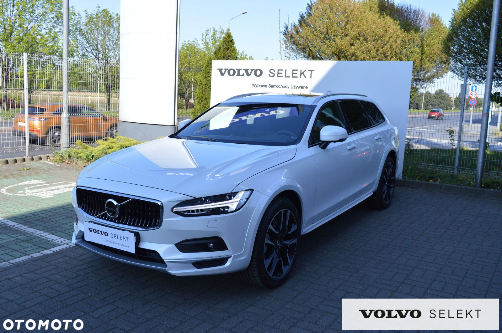 Volvo V90 Cross Country - 4