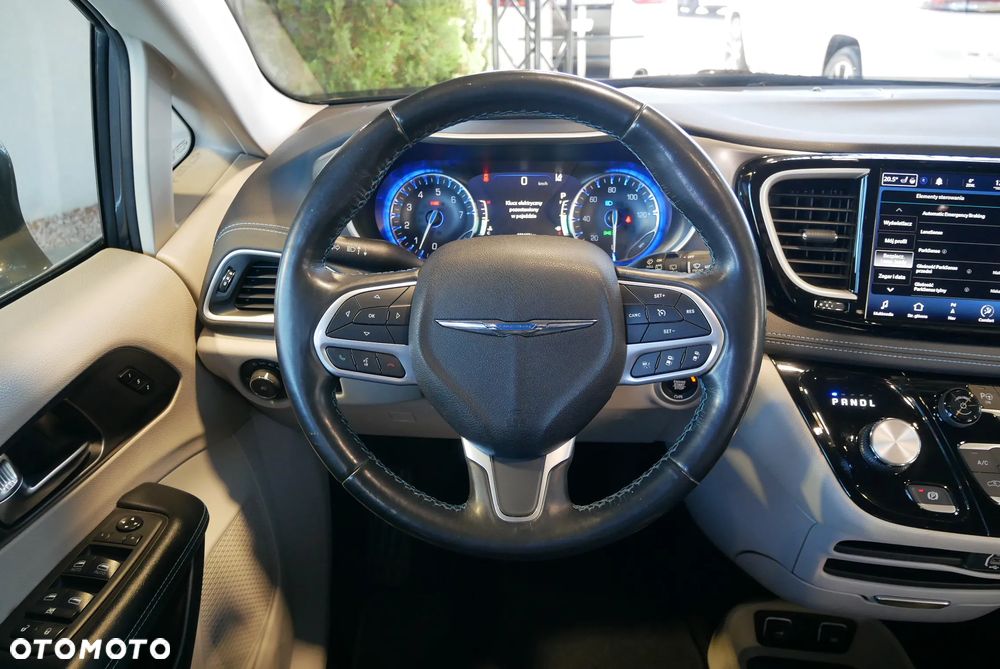 Chrysler Pacifica - 19