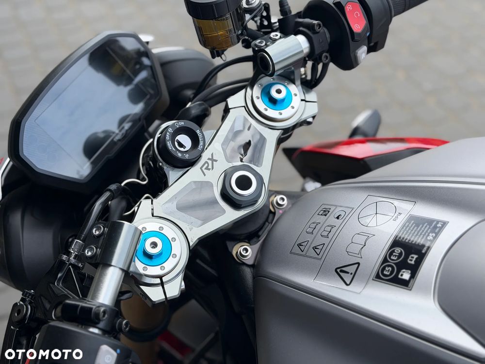 Triumph Street Triple - 10
