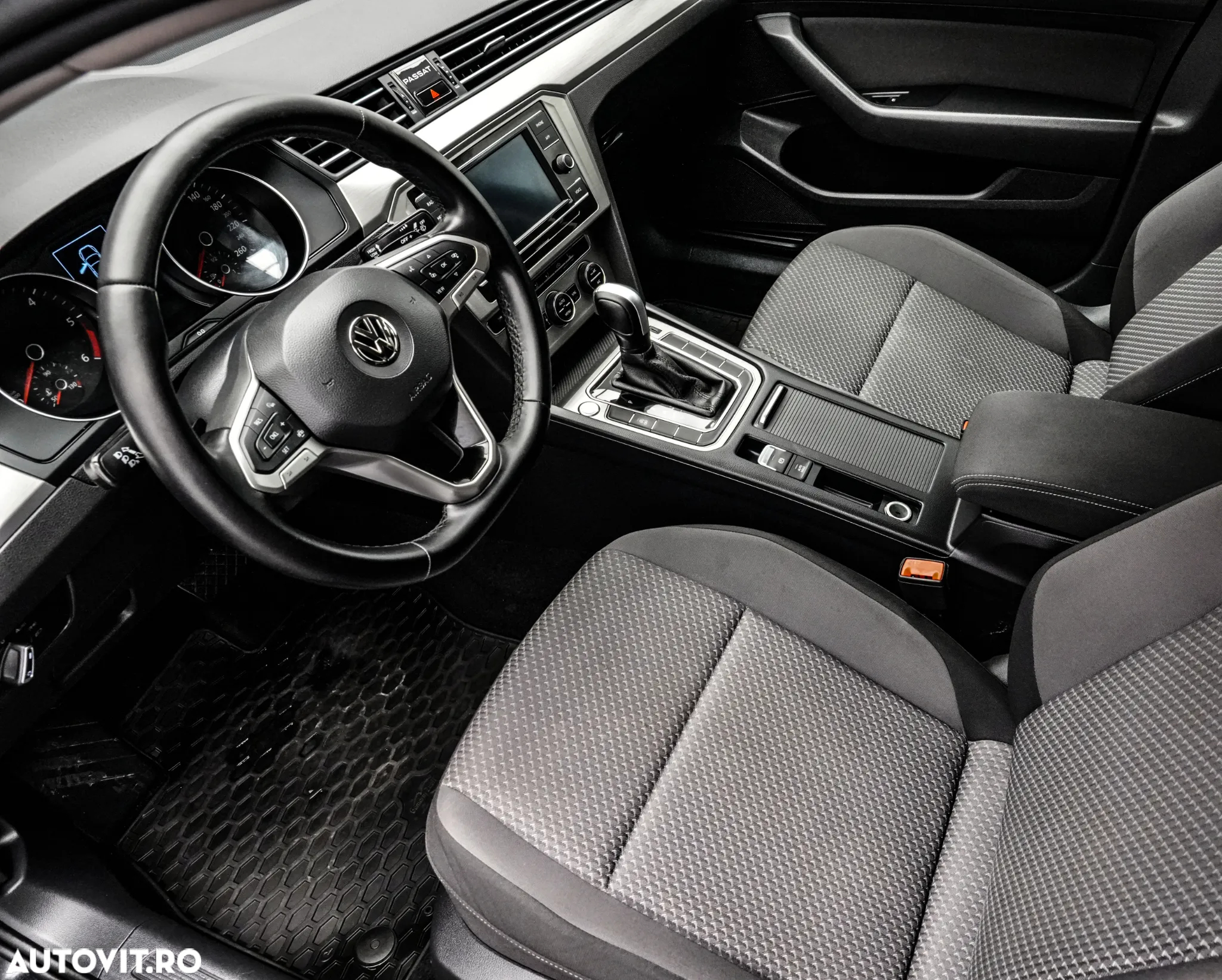 Volkswagen Passat 2.0 TDI DSG Comfortline - 12