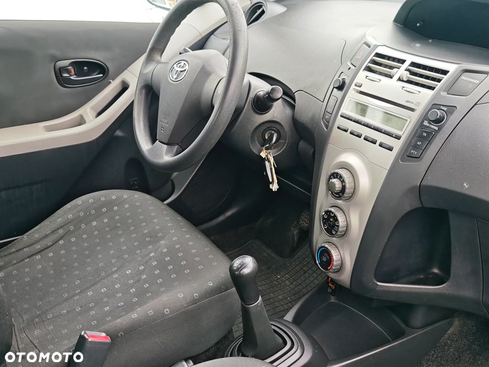 Toyota Yaris 1.3 Sol - 22
