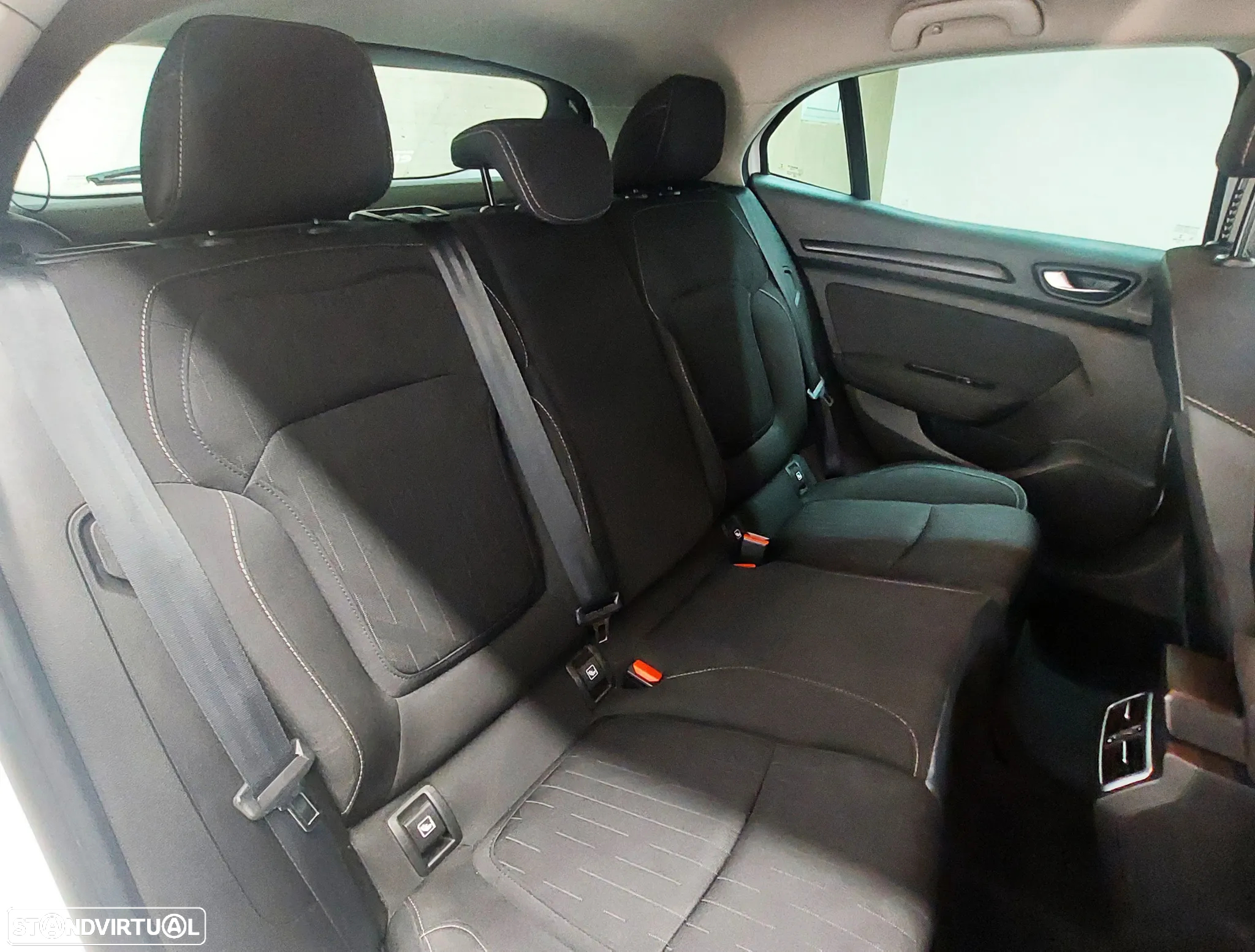 Renault Mégane 1.5 Blue dCi Limited - 10