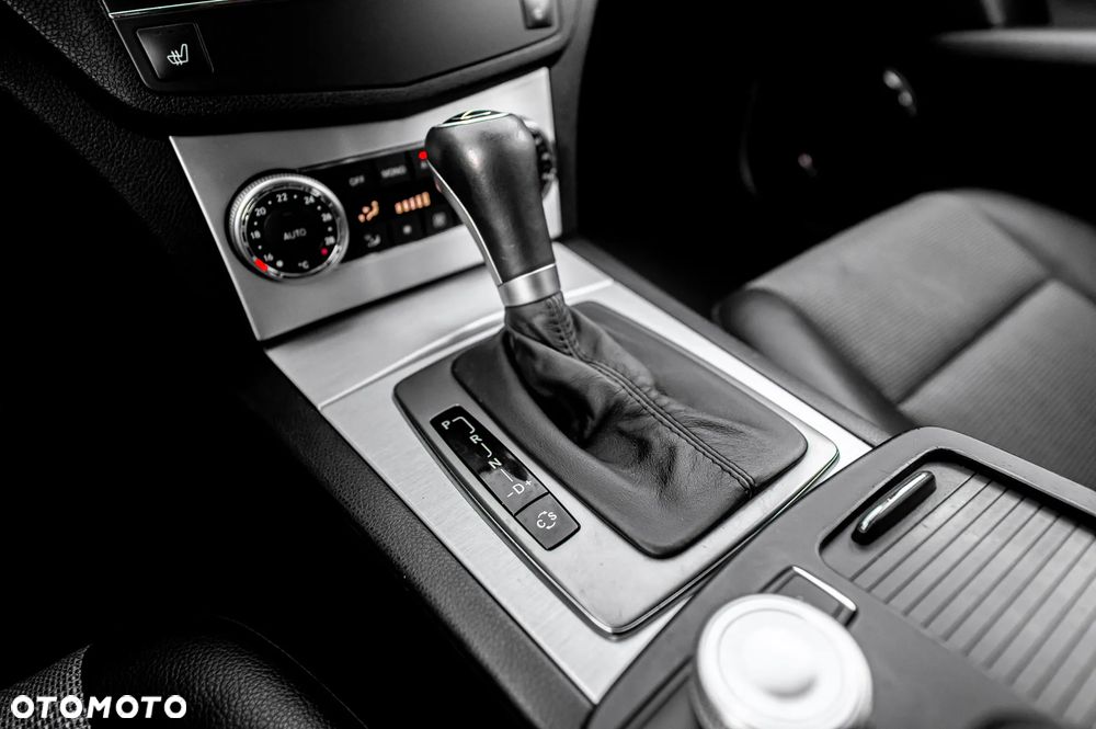 Mercedes-Benz Klasa C 200 7G-TRONIC Avantgarde Edition - 38