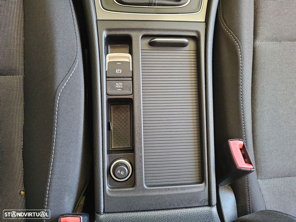 VW Golf 1.6 TDI Confortline - 11
