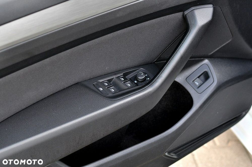 Volkswagen Passat 1.6 TDI BMT Comfortline - 12