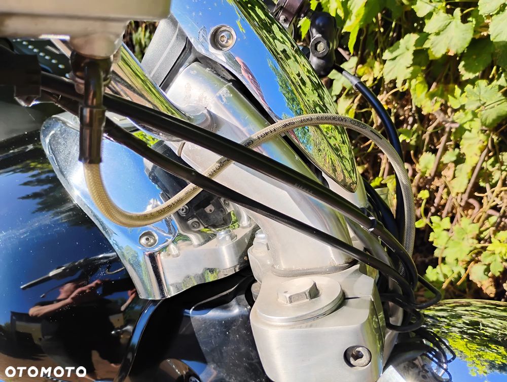 Suzuki Intruder - 4
