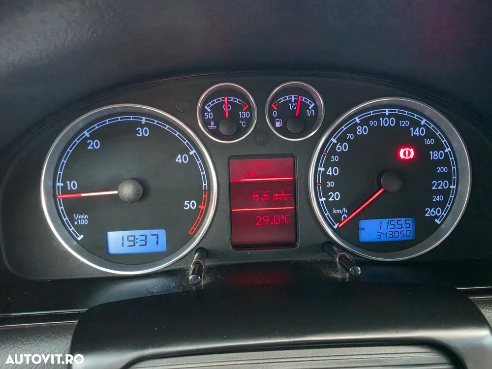 Volkswagen Passat 1.9TDI Highline - 16