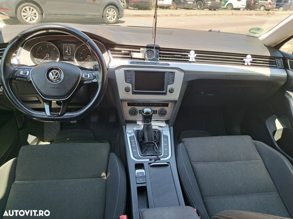 Volkswagen Passat - 11