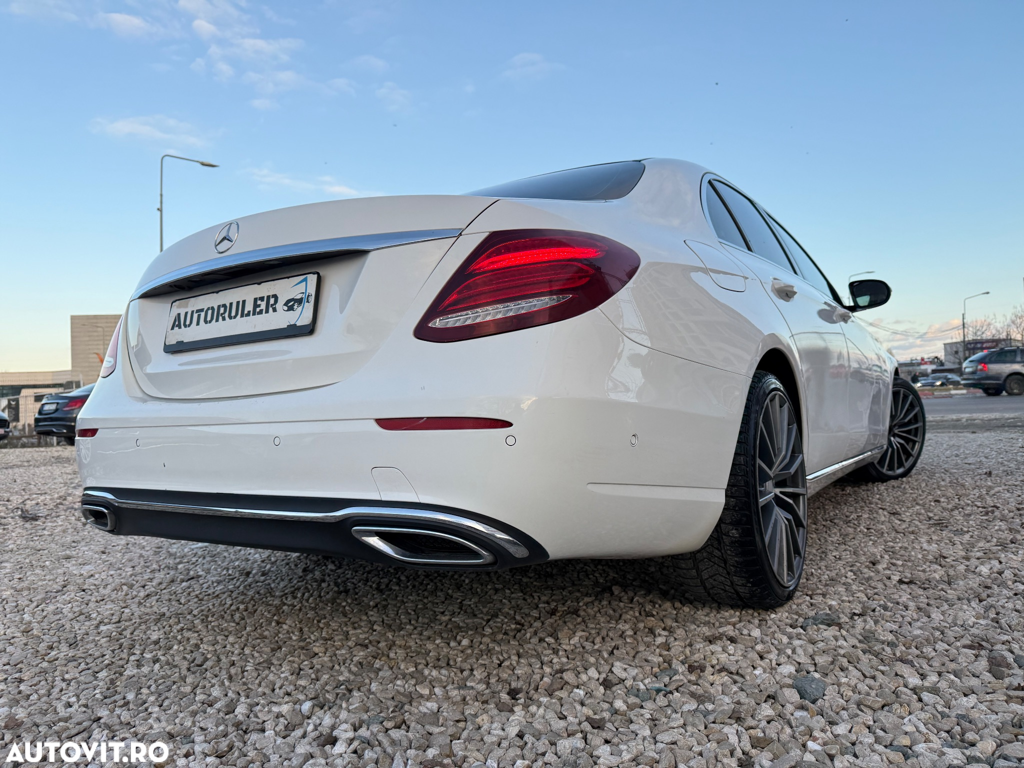 Mercedes-Benz E 220 d 9G-TRONIC AMG Line - 28