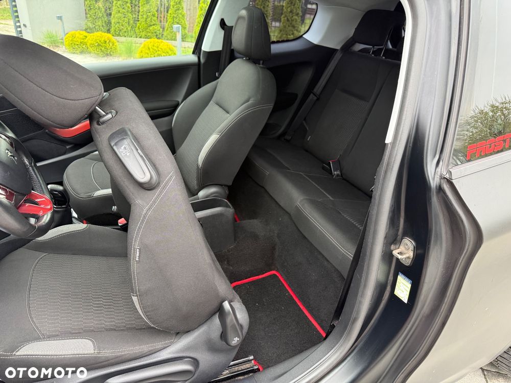 Peugeot 208 - 21