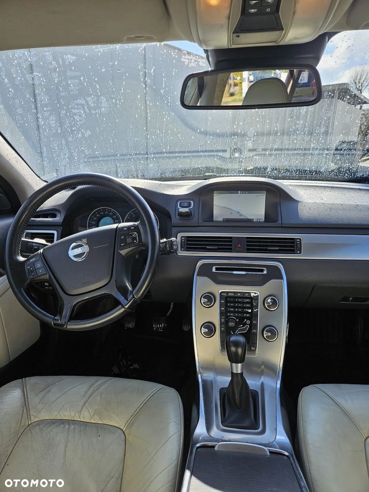 Volvo V70 D2 Momentum - 7