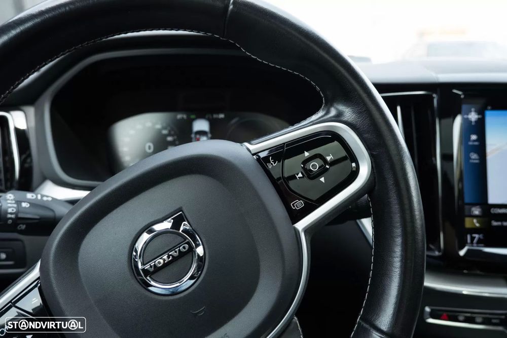 Volvo XC 60 2.0 B5 R-Design - 25