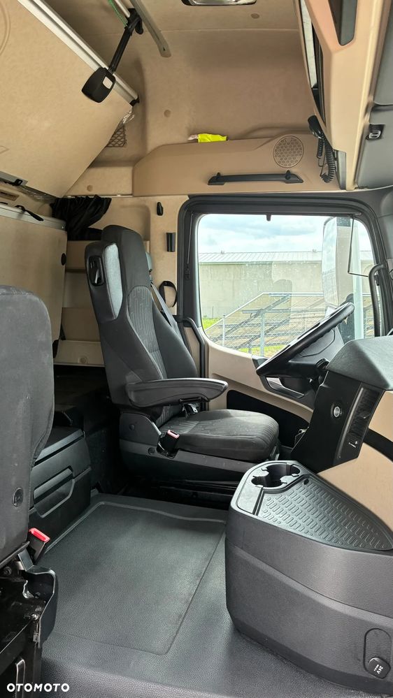 Mercedes-Benz Actros - 24