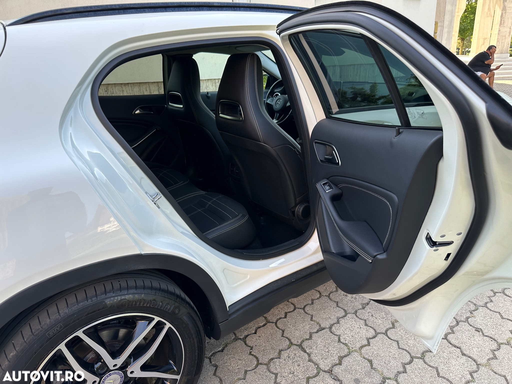 Mercedes-Benz GLA - 32