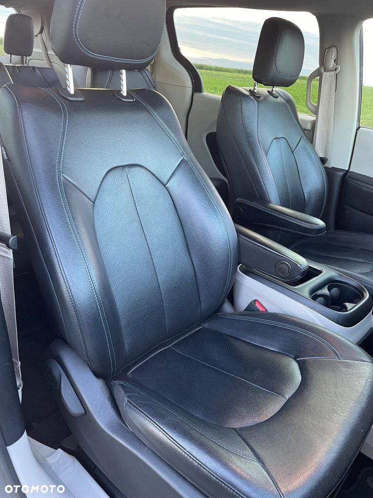 Chrysler Pacifica - 11