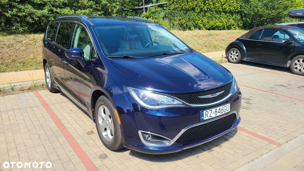 Chrysler Pacifica - 3