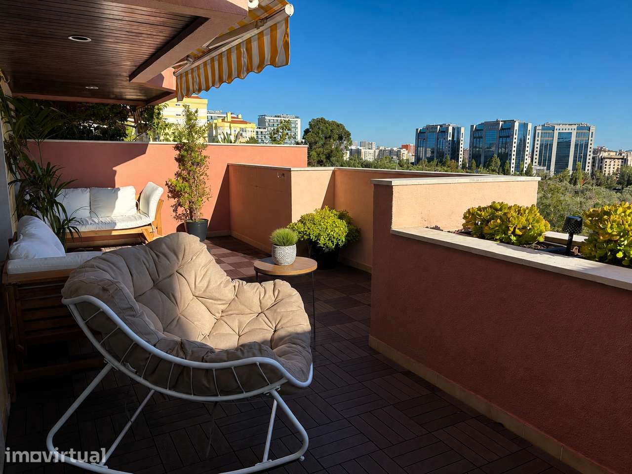 T3 em Telheiras renovado com Terraços e vista desafogada sobre Lisboa - Grande imagem: 3/15