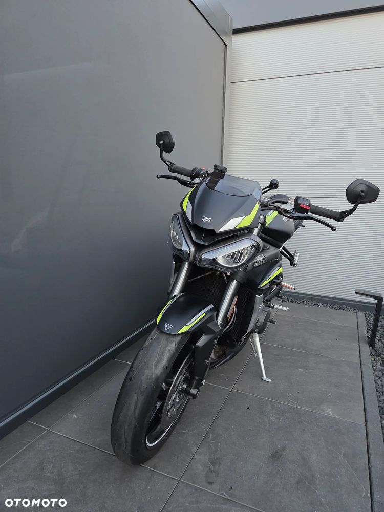 Triumph Street Triple - 2